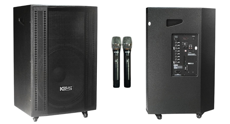 Tặng kèm micro UHF không dây chất lượng giúp bạn dùng thoải mái ca hát mọi lúc, mọi nơi.