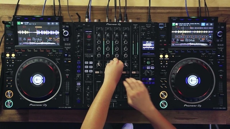 Bộ phối ghép CDJ-3000 và Mixer DJM-A9 đắt nhất thế giới 