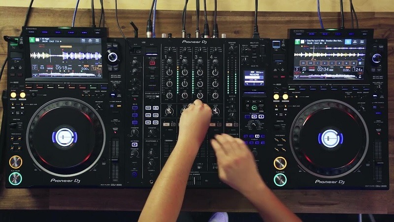 CDJ-3000 và Mixer DJM-A9 phù hợp dùng trong bar