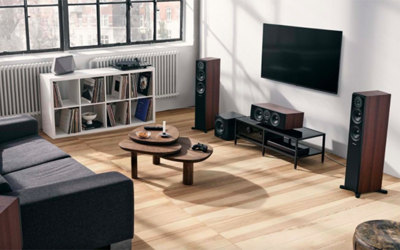 Dynaudio Emit 30 tại phòng khách