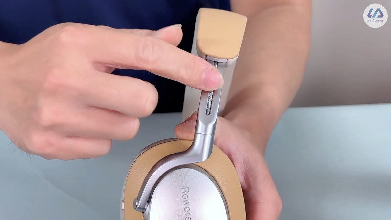 chất liệu tai nghe b&w px8