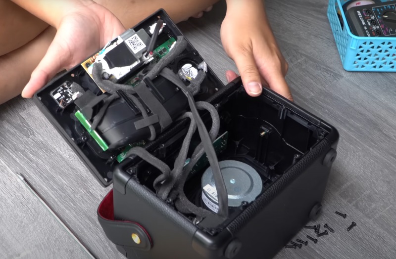 chữa lỗi loa kilburn 2 sạc không vào pin bên trong