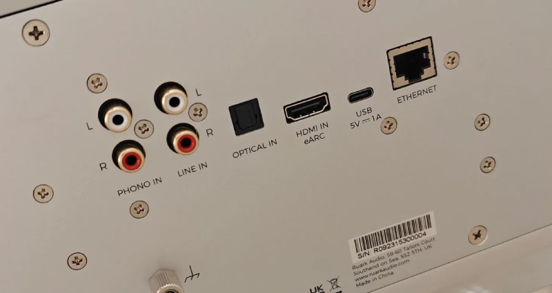 cổng kết nối ruark r810