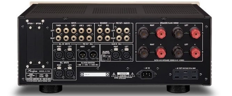 cổng kết nối trên amply accuphase e700