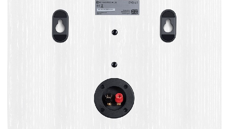 cổng kết nối trên loa evo 4s