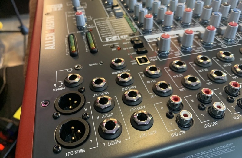 cổng kết nối trên mixer zed-16fx