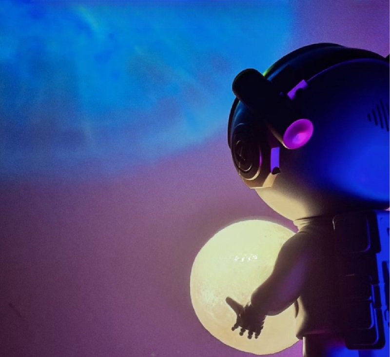 đèn phi hành gia v7 với thiết kế linh hoạt