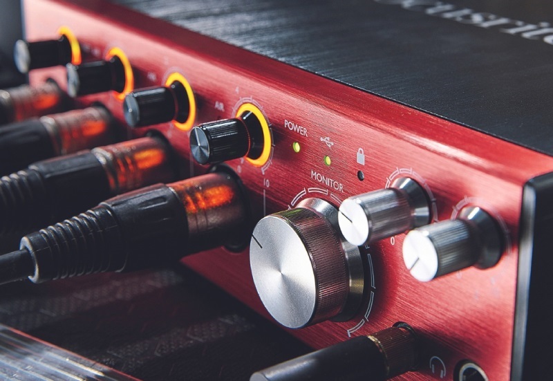 điều khiển focusrite clarett 4 pre