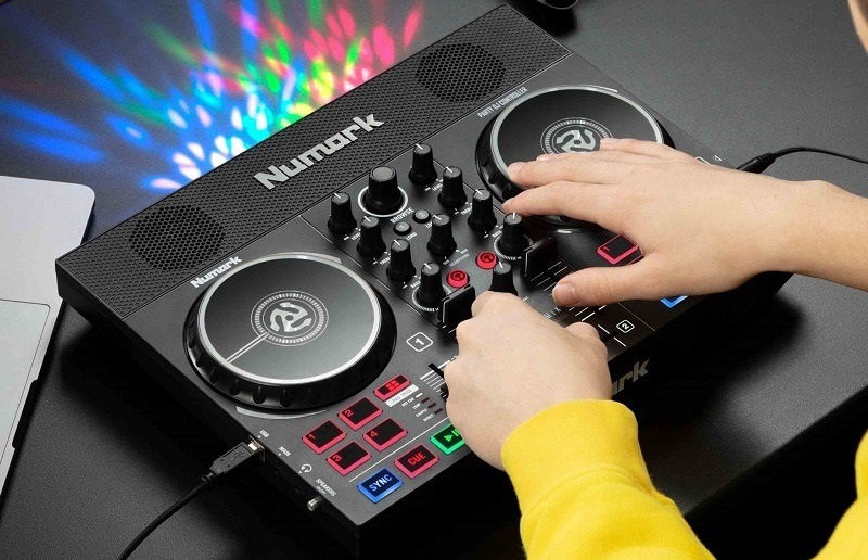 Numark Party Mix Live phù hợp với sự kiện nhỏ 