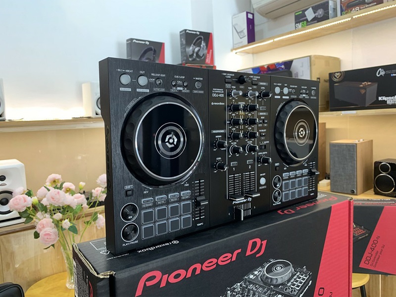 Bàn DJ Pioneer DDJ-400-N bố cục