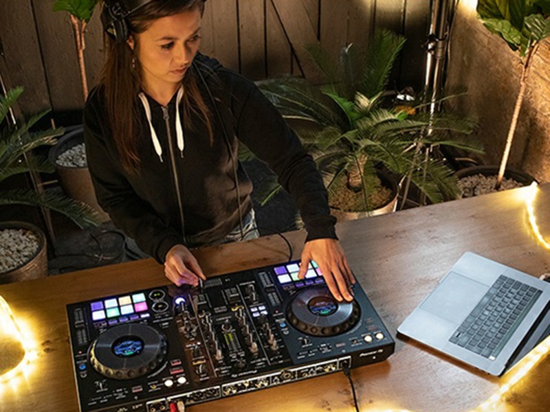 Bàn DJ Pioneer DDJ-800 thiết kế