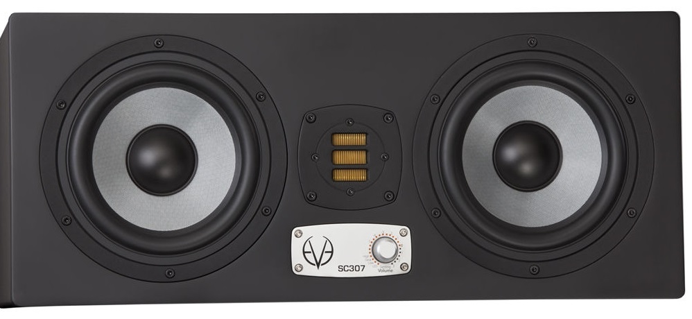 EVE được trang bị ba bộ khuếch đại với tổng công suất đầu ra là 250W