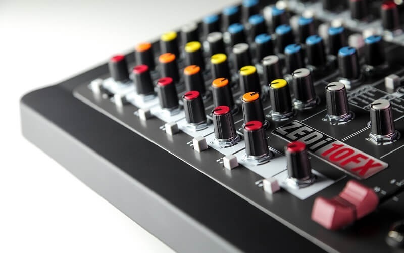 ghi âm trên mixer zedi-10fx