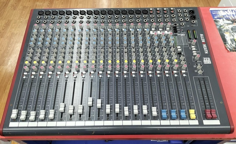 giá bàn mixer zed-22fx