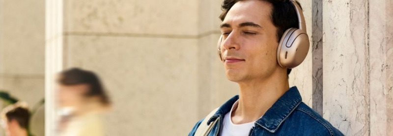 giá tai nghe jbl tour one m3