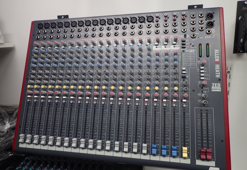 giao diện mixer zed-22fx