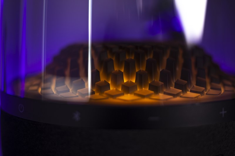 hiệu ứng đèn trên loa harman kardon aura 4