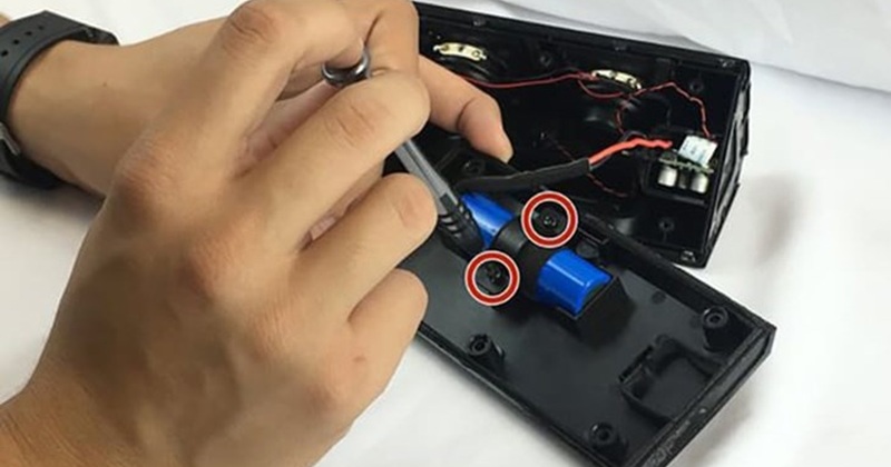 hướng dẫn thay pin loa jbl charge 3 sử dụng tu vít
