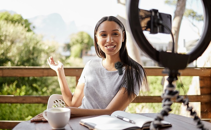 jbl quantum stream wireless với thời lượng pin ấn tượng