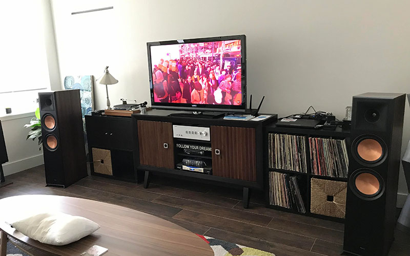 Loa Klipsch RP-8000F II tại phòng khách