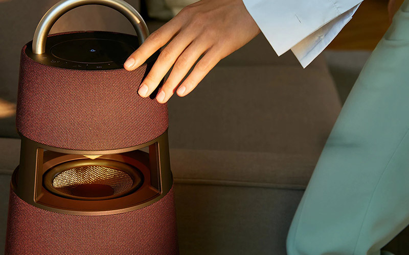 loa di động LG XBoom 360 có thiết kế lạ mắt