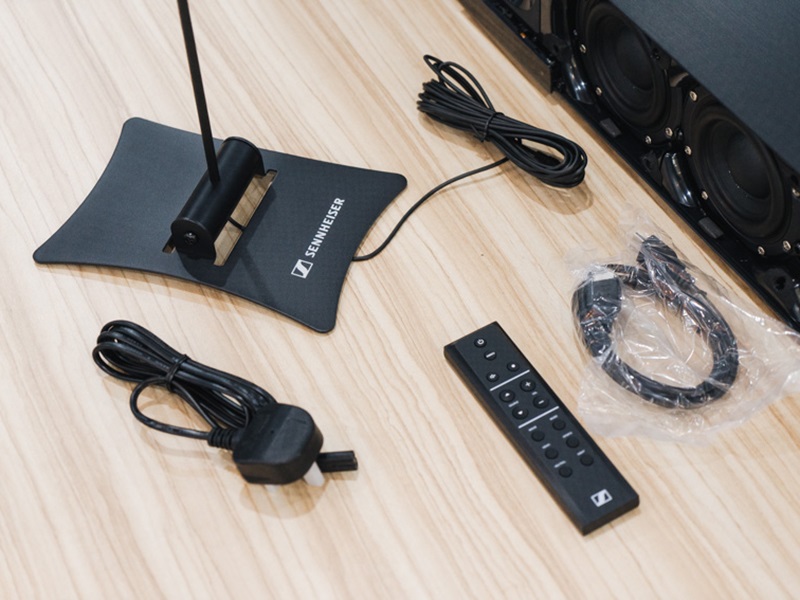 Loa Sennheiser AMBEO mở hộp