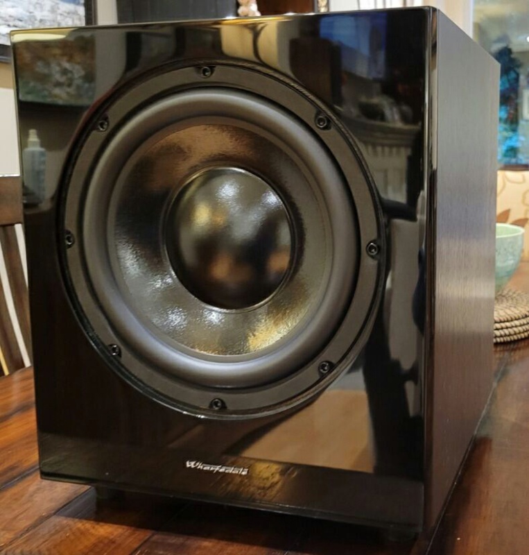 Wharfedale WH-D10 mặt trước của loa