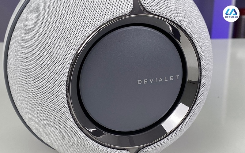 mặt trước loa devialet mania