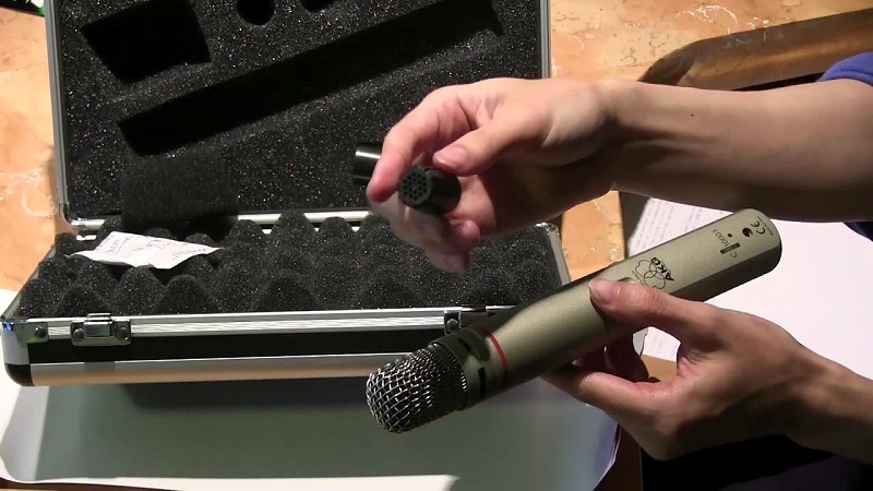 giá micro AKG C1000S