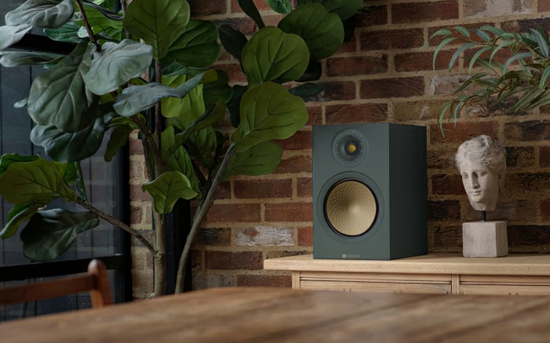 Monitor Audio Silver 100 Limited Edition có màu xanh sang trọng