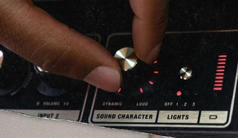 núm điều khiển trên loa bromley 750