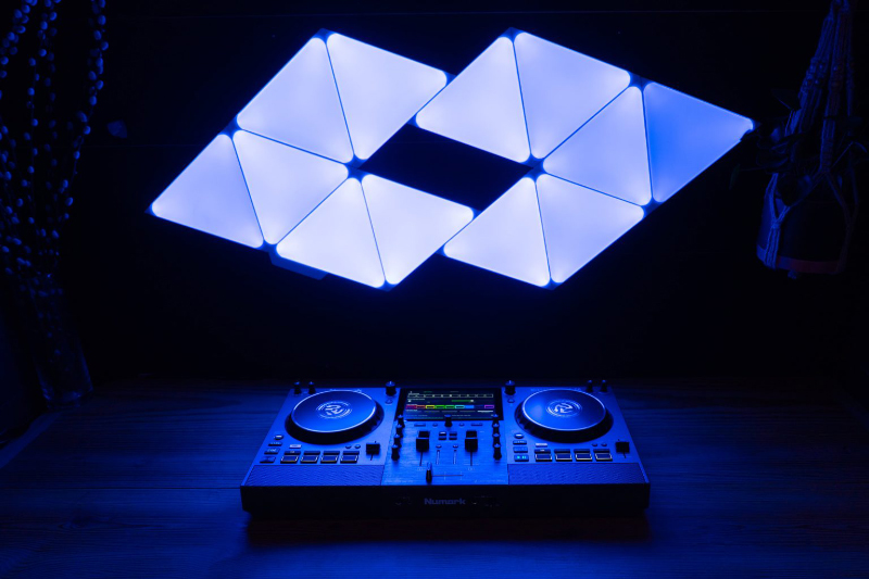 Bàn DJ Numark Mixstream Pro Go ánh sáng
