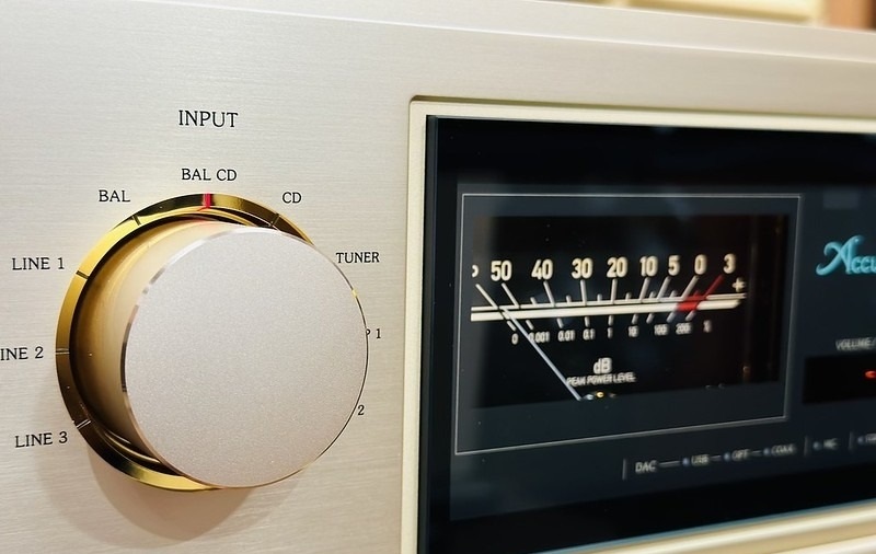 nút điều khiển amply accuphase e5000