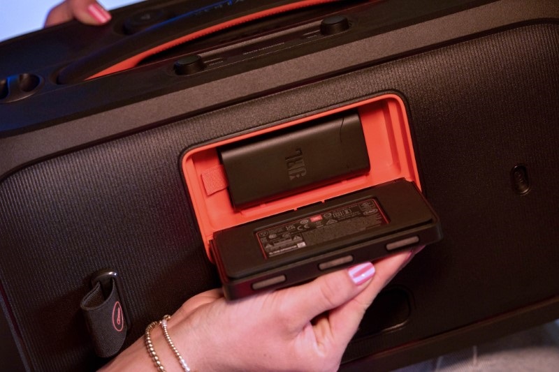 pin loa partybox on the go 2