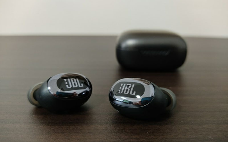 Pin khủng của JBL Live Free 2 TWS