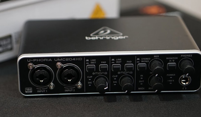 thiết kế của soundcard umc204hd
