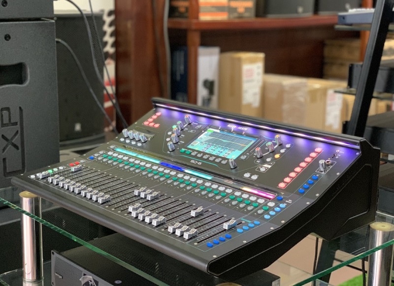 thiết kế mixer allen heath sq6
