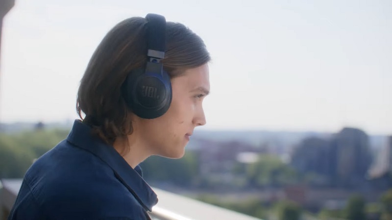 tai nghe jbl live 770nc với thời lượng pin lâu dài