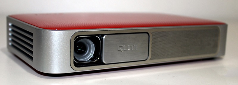 Máy chiếu mini Qumi Q38 ống kính
