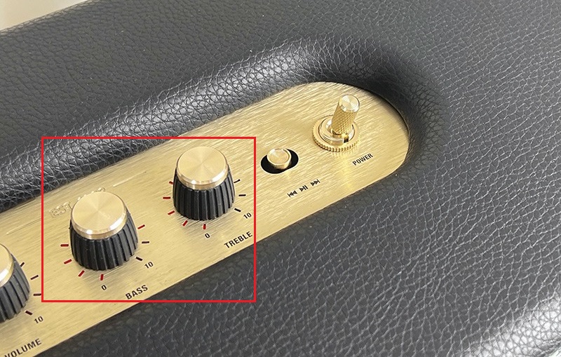 woburn 3 chỉnh bass treble trên loa marshall