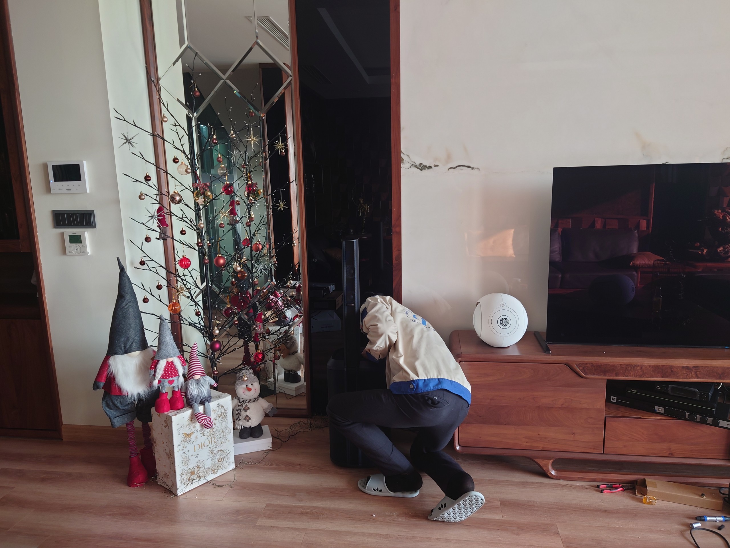 Đầu và màn Viet KTV