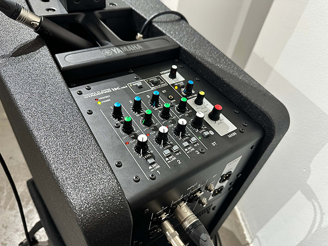 Loa Yamaha Stagepas 200