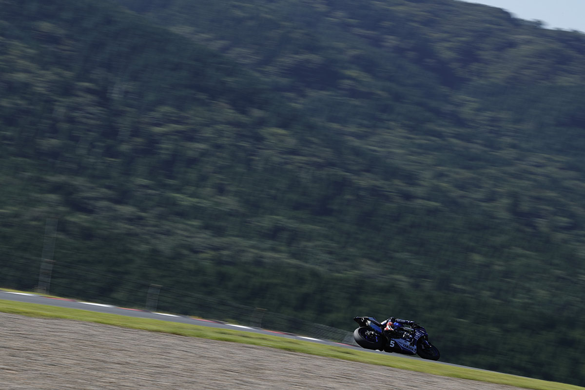 Chụp ảnh với xe moto