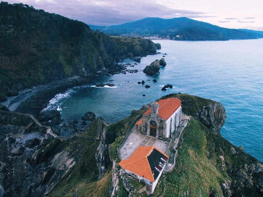 Cầu thang hơn 200 bậc uốn lượn trên biển ở Tây Ban Nha 7