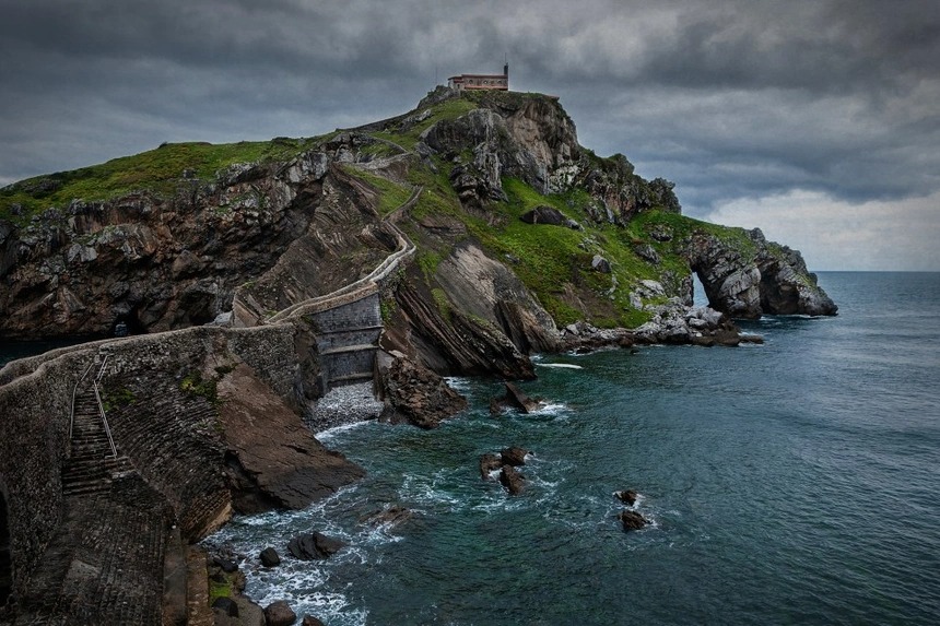 Cầu thang hơn 200 bậc uốn lượn trên biển ở Tây Ban Nha 8