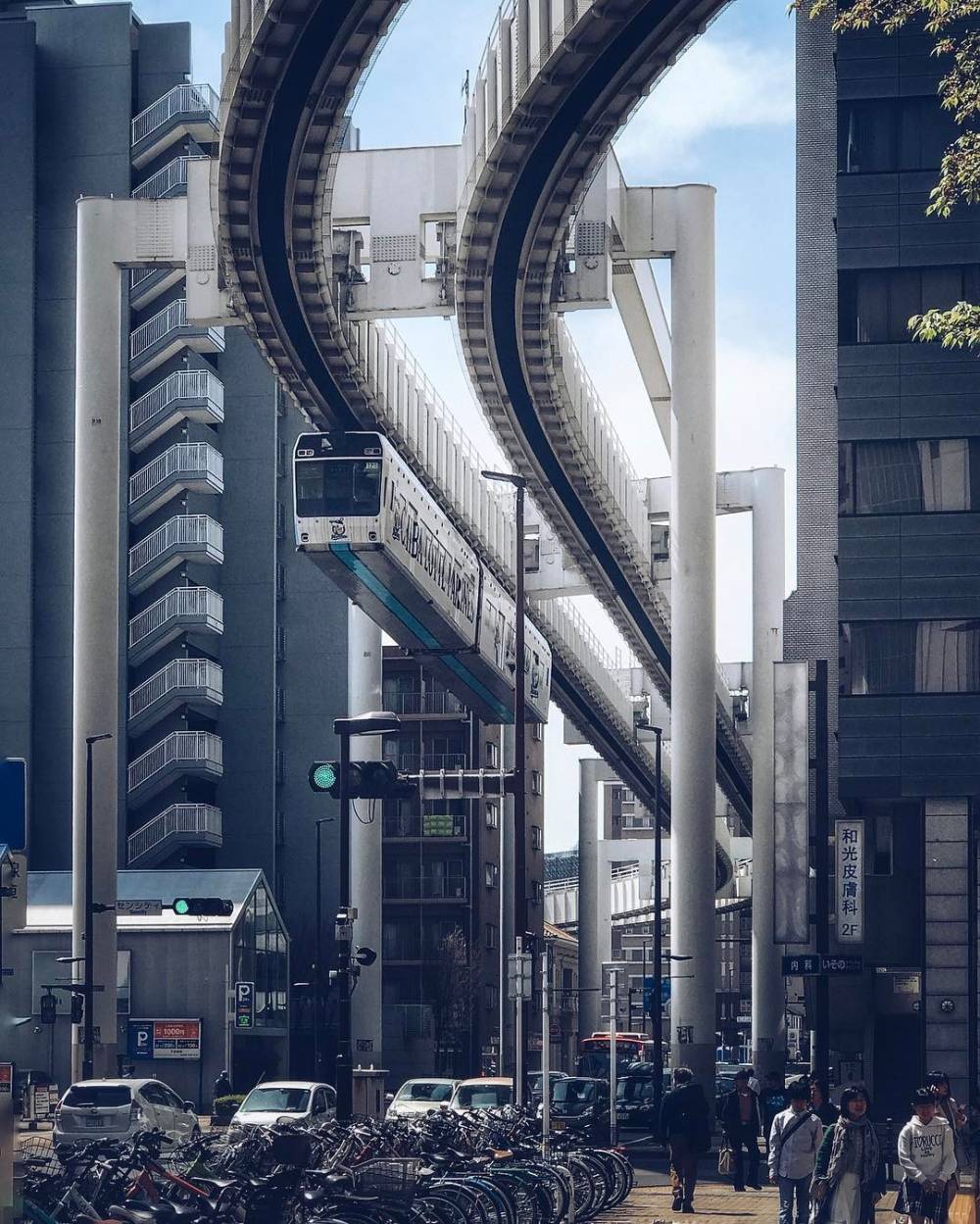 Choáng váng với đoàn tàu treo ngược dài nhất thế giới ở Nhật Bản ảnh 3