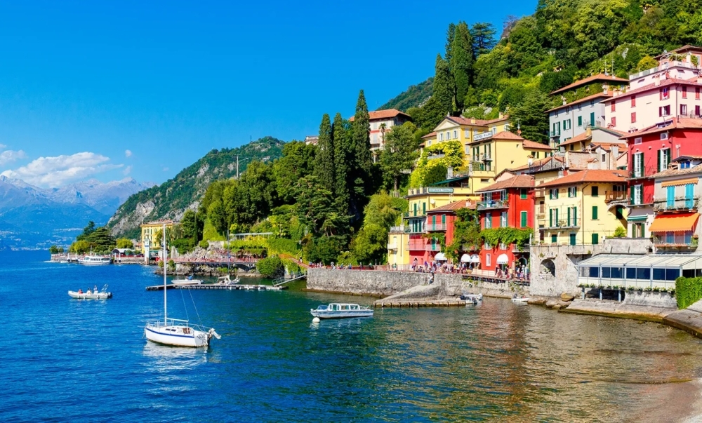 Điểm danh 10 hồ nước phải tới một lần trong đời 1