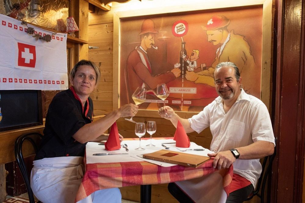 Khách sạn cho du khách ngủ ở hai quốc gia cùng lúc 2