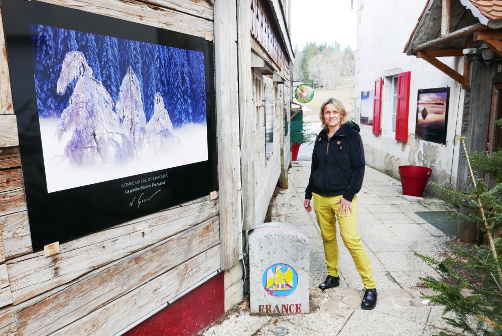 Khách sạn cho du khách ngủ ở hai quốc gia cùng lúc 5