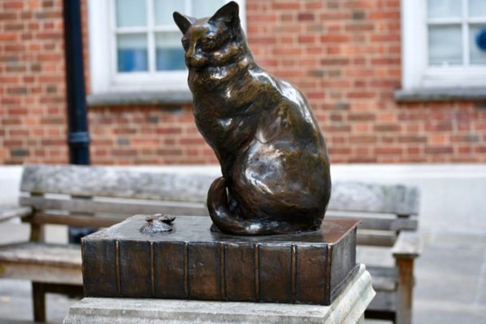 Khám phá 10 tượng mèo nổi tiếng trên thế giới 7